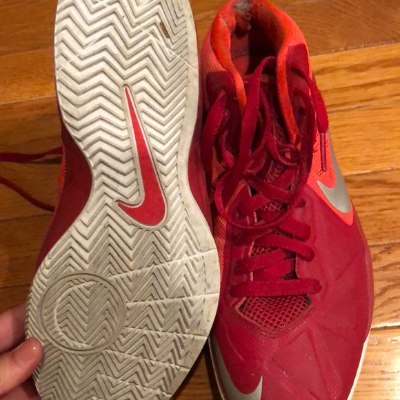 Red Nike high top basketball shoes - Picture 4 of 4